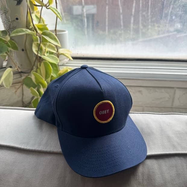 오베이 네이비 스냅백