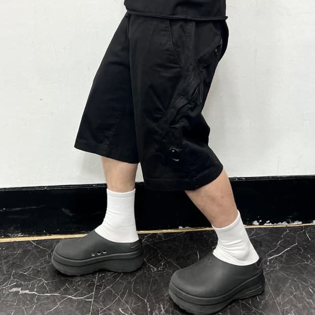 C.P COMPANY 렌즈 테크니컬 지퍼 하프팬츠