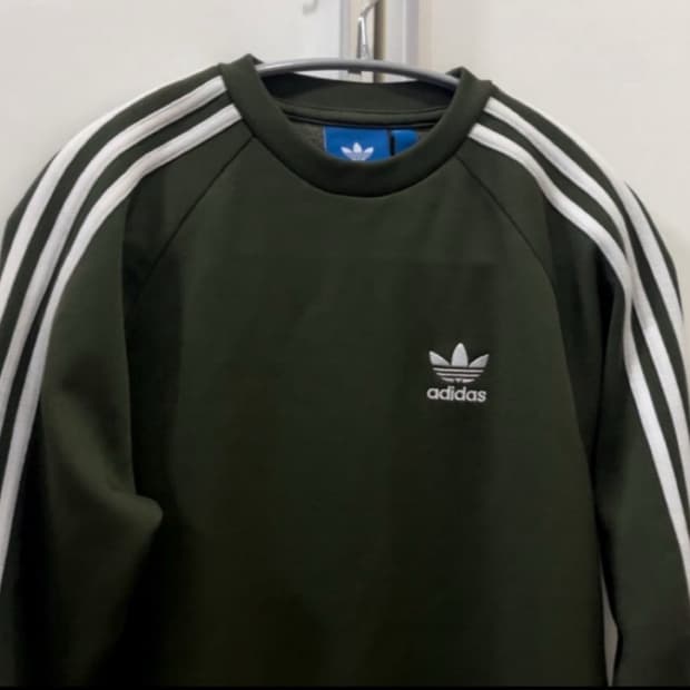 아디다사 맨투맨