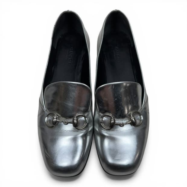 (37) 구찌 우먼스 메탈릭 실버 로퍼