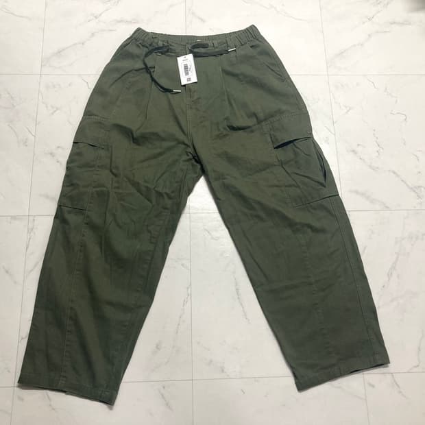 (새상품)언아웃핏 원턱 와이드 세미밴딩 카고 팬츠 36-38