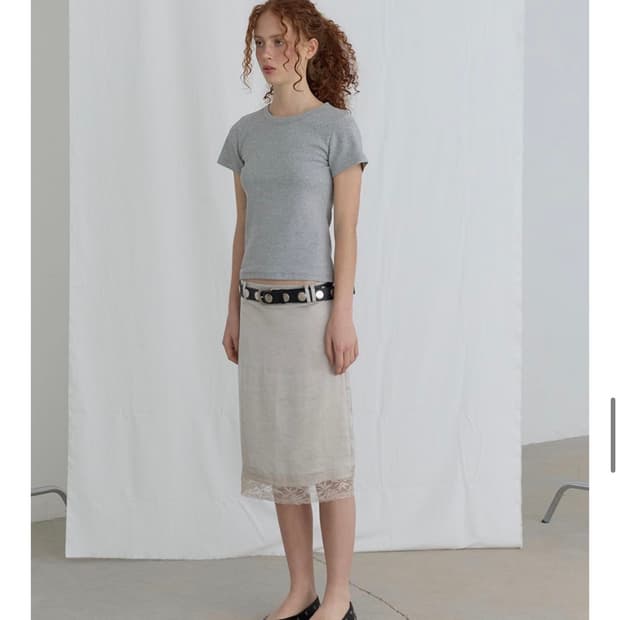 오데스 Classy satin midi skirts- beige