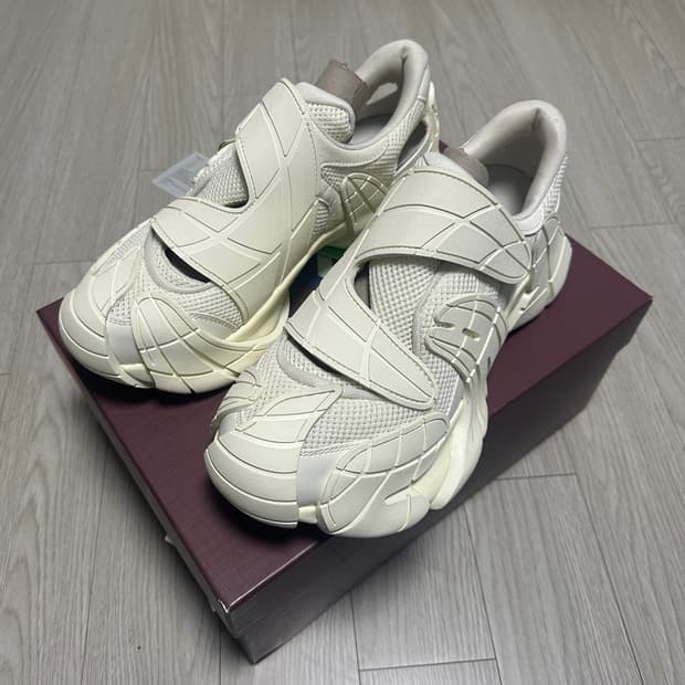 캠퍼 토르멘타 스니커즈 270새상품