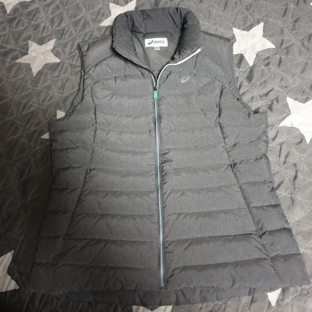 아식스 덕다운 조끼 패딩 그레이 (95)
