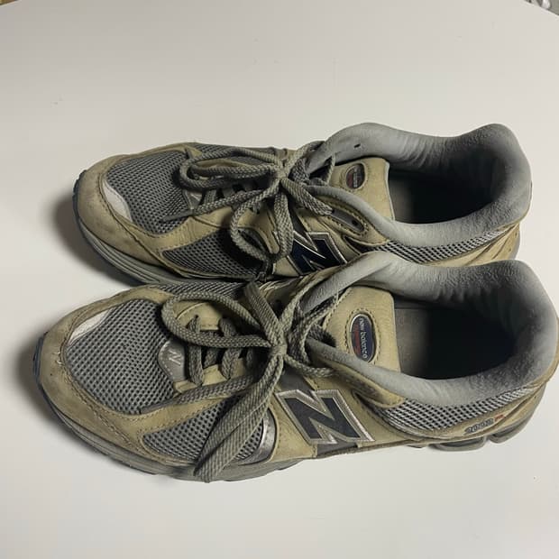 New Balance 2002R