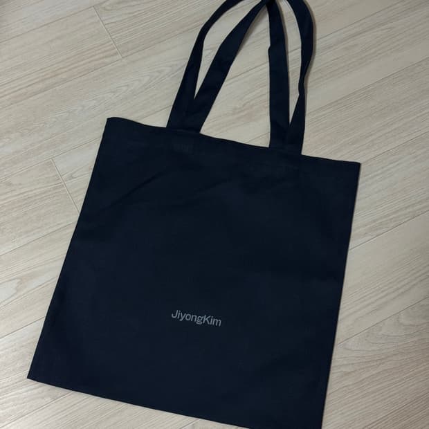 지용킴 토트백