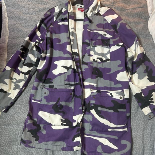 슈프림 퍼플 카모 야상 판매합니다