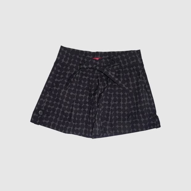 Yinandyang Pintuck half pants, dot
