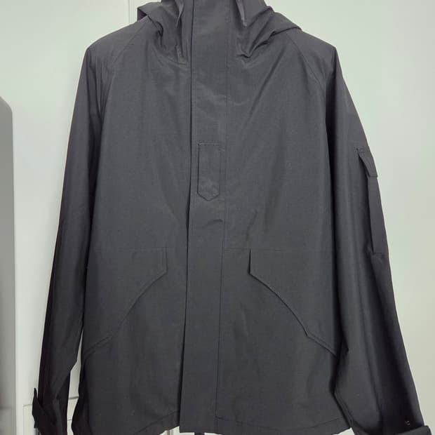 25fw나나미카 2L 고어텍스 크루저 자켓 블랙m 팝니다.