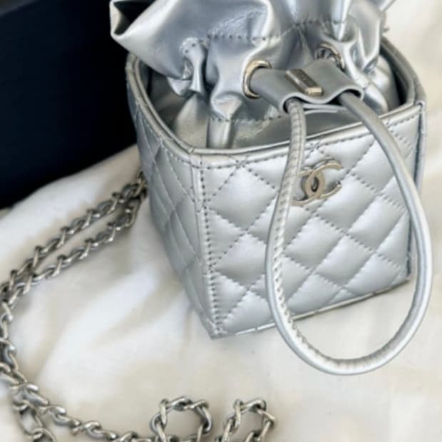 샤넬  vip 기프트 복조리 노벨티 토트겸 크로스백 실버  (+사은품)