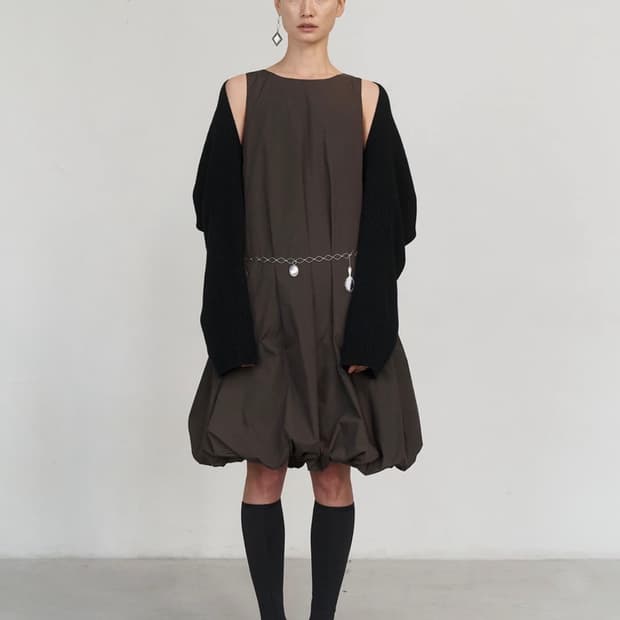 아모멘토 볼륨슬리브리스 드레스