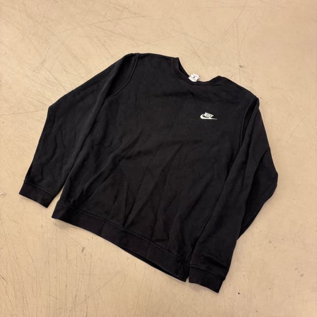 나이키 스몰로고 블랙 맨투맨