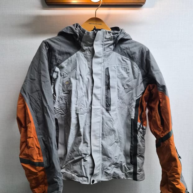 M) 마운틴 하드웨어 프리마로프트 점퍼 팝니다