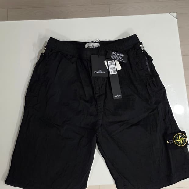 스톤아일랜드 나일론메탈 버뮤다팬츠 블랙 국내판 30