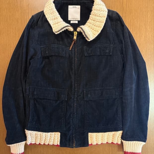 visvim 골덴 자켓 네이비 베이지 배색 1 사이즈입니다. 독특한 니트