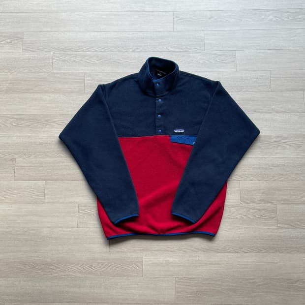 파타고니아 신칠라 레드 블루 플리스 켄달 제너