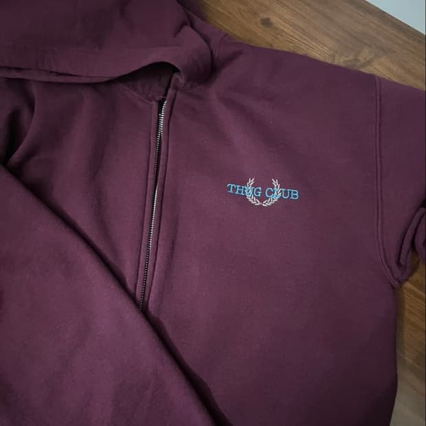 떠그클럽 자수 버건디 후드집업