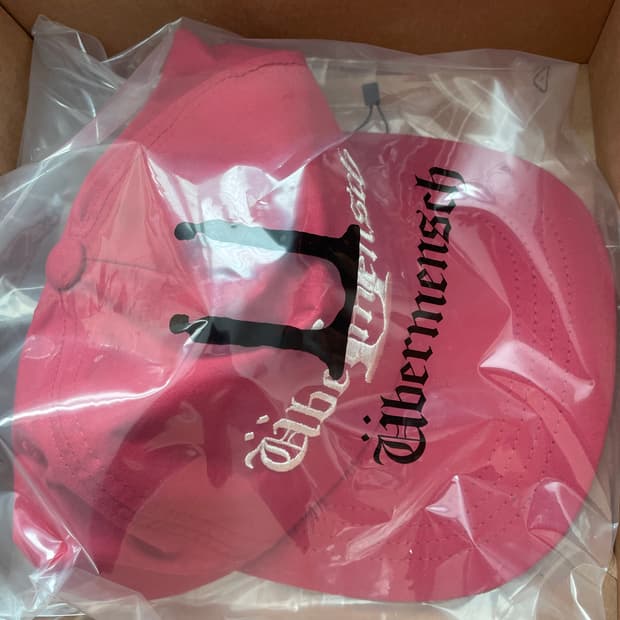 지드래곤 위버멘쉬 볼캡 레드