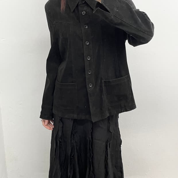 블랙 세무 절개 디테일 자켓