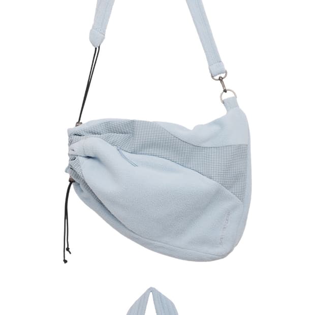 새상품 무료배송 산산기어 플리스 크로스 백 스카이블루