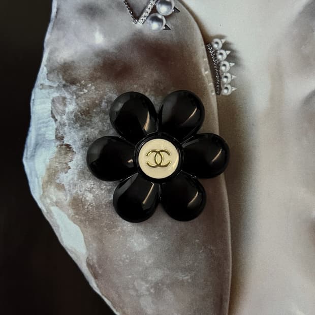 샤넬 미드나잇 플라워 브로치