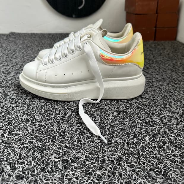 알렉산더 맥퀸 오버솔 홀로그램 스니커즈