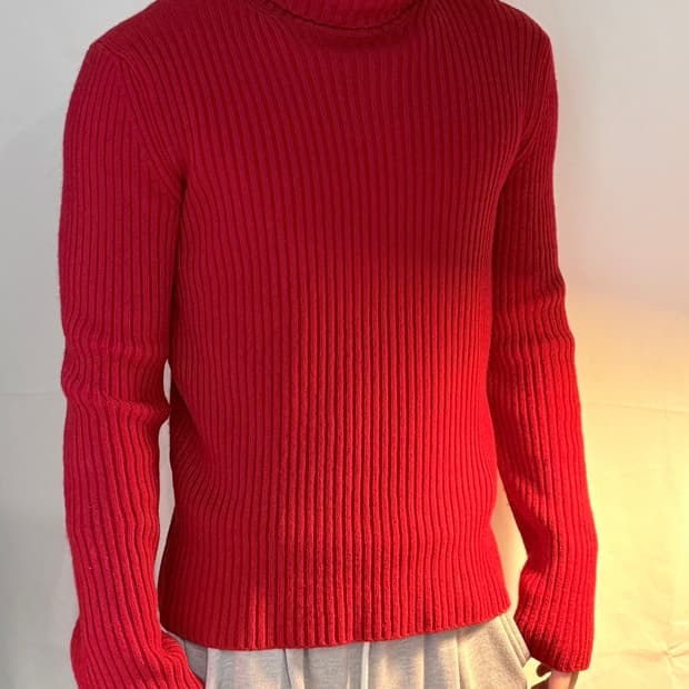 발렌시아가 버건디컬러 반목폴라 니트