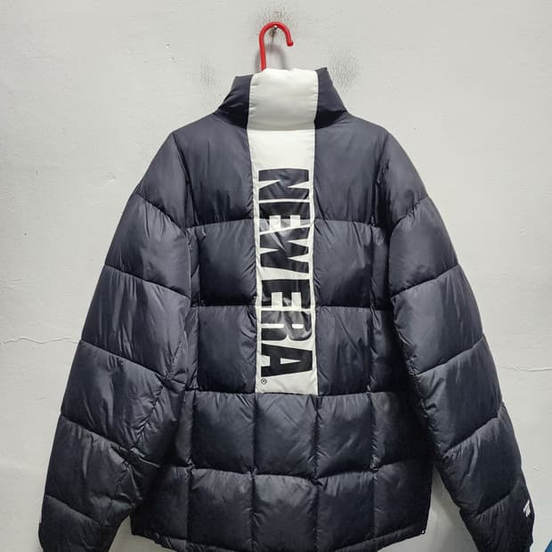 뉴에라 백로고 블랙 패딩 