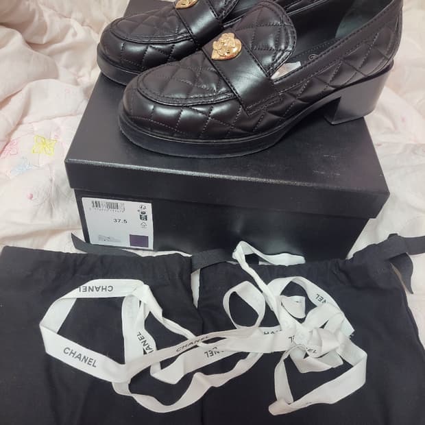 정품)최저가급처5번정도신은 상태좋은!샤넬 CC 하트 로고 퀄팅 로퍼 구두