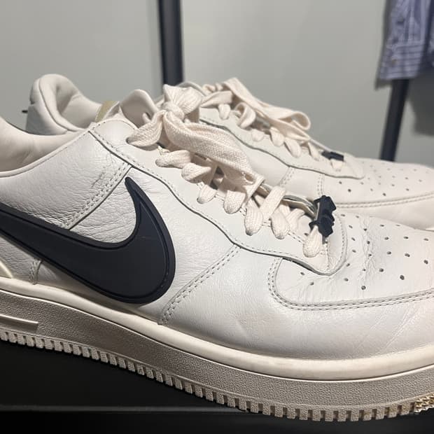 나이키 앰부쉬 에어 포스 1 로우 블랙 팬텀 295