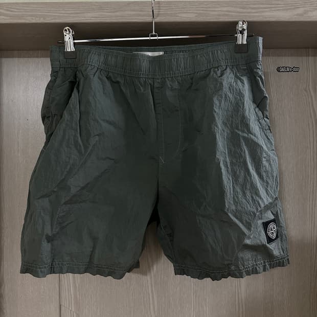 새상품급 백화점판) 스톤아일랜드 나일론 메탈 숏팬츠 M