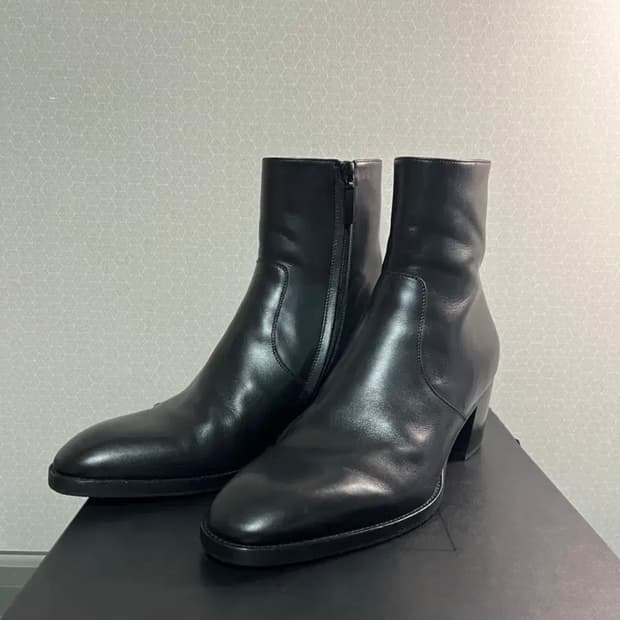 생로랑 블랙 부츠 / EU 41 (260mm) 판매합니다.