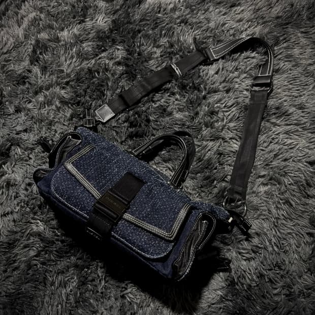 Diesel 버클 디테일 워싱 데님 크로스백