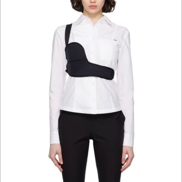 혜인서 스트랩 셔츠 구해요 