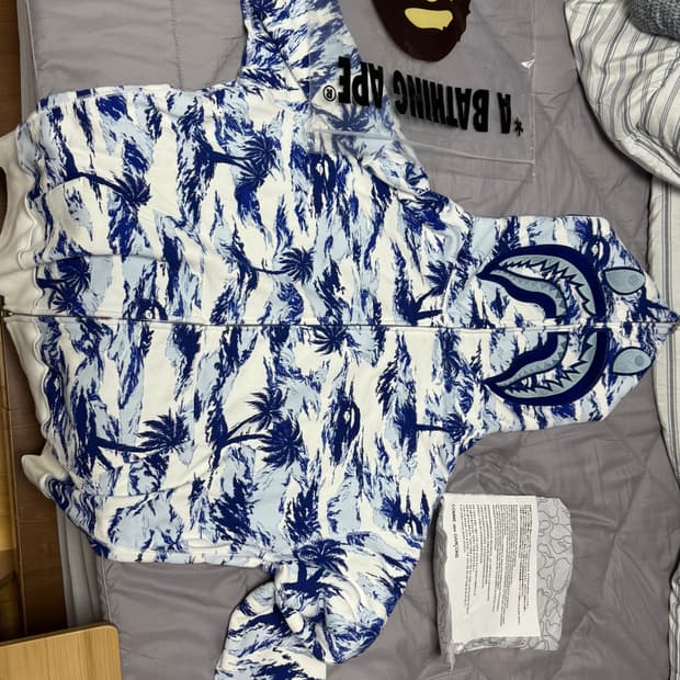 베이프 샤크후드 팜트리