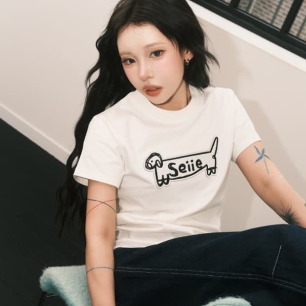 세이에 로고 아플리케 도그 티셔츠 화이트 슬림핏