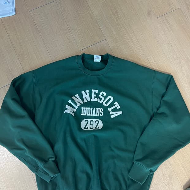 아웃스탠딩 맨투맨 