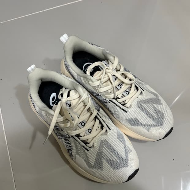 아식스 노바블라스트 런닝화 235