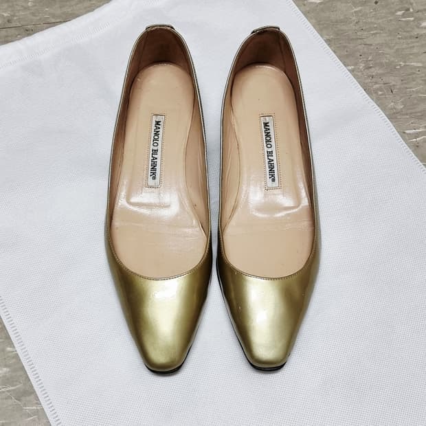 마놀로블라닉 옐로우골드 레더 플랫슈즈 단화 구두 신발 (245/37.5)