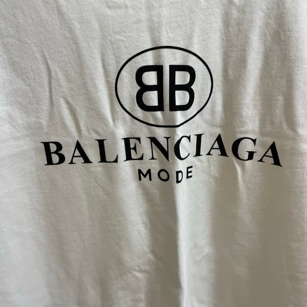 발렌시아가 티셔츠