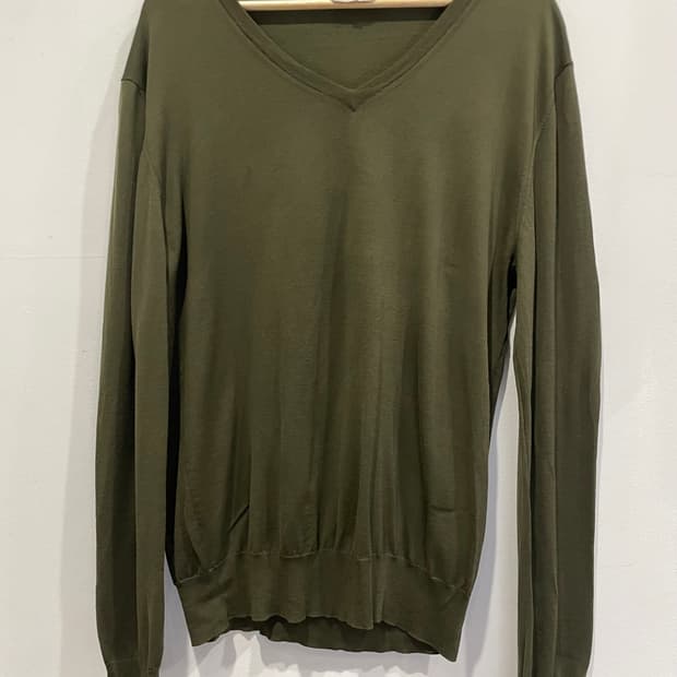 에르메스 브이넥 니트 L 올리브 정품