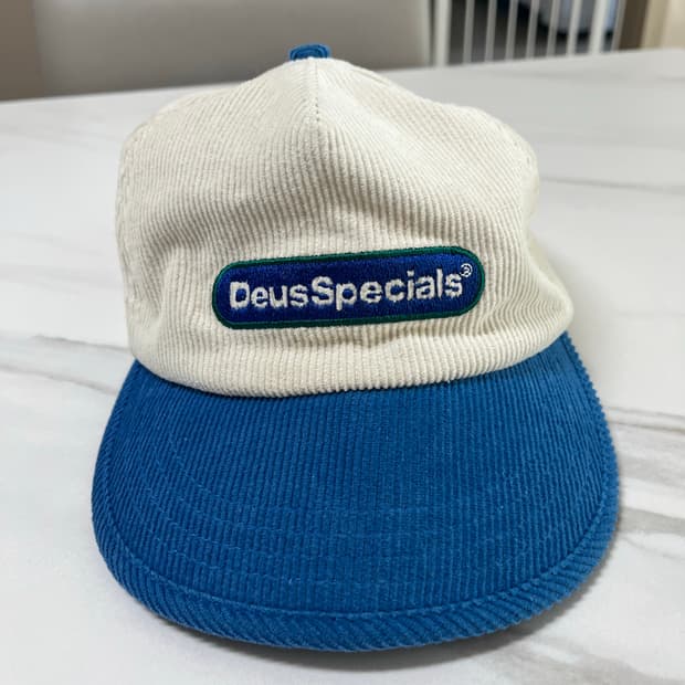 데우스 엑스 마키나 코듀로이 볼캡 모자