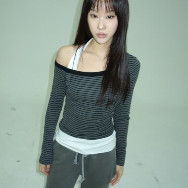 오프숄더 스프라이트 티