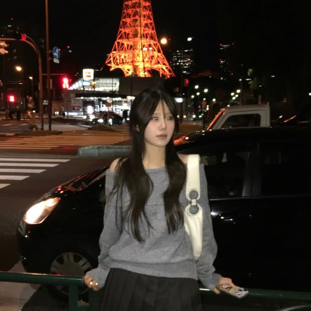 아워캐비넷  miu off knit 팝니다.