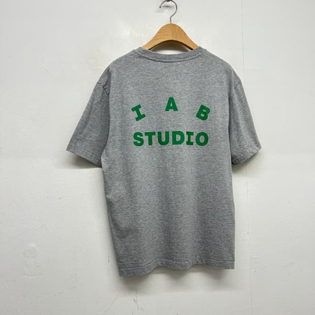 IAB STUDIO 반팔 티셔츠 그레이