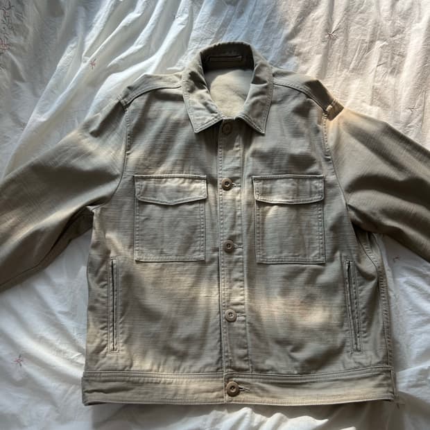 무신사 백 사틴 오피서 재킷 베이지