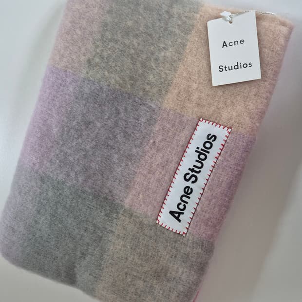 아크네 스튜디오 머플러 (새상품) 