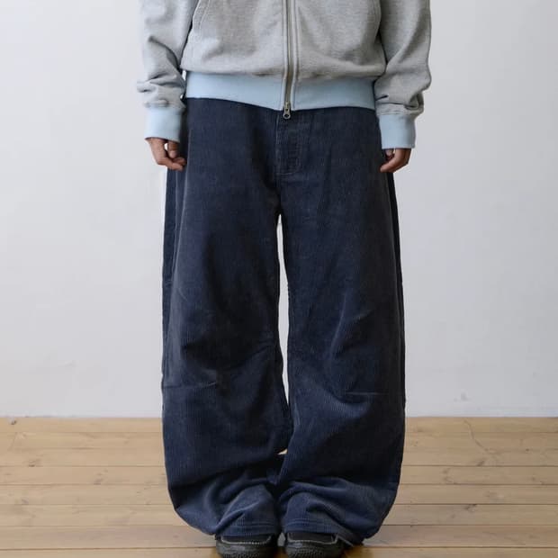 더콜디스트모먼트 TCM mini logo corduroy pants
