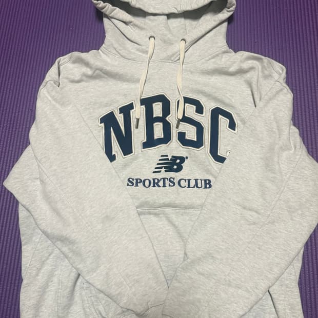 뉴발란스 후드티