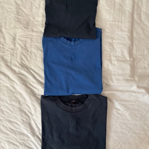 루이비통 엠보스드 정품 반팔 3벌 일괄 판매